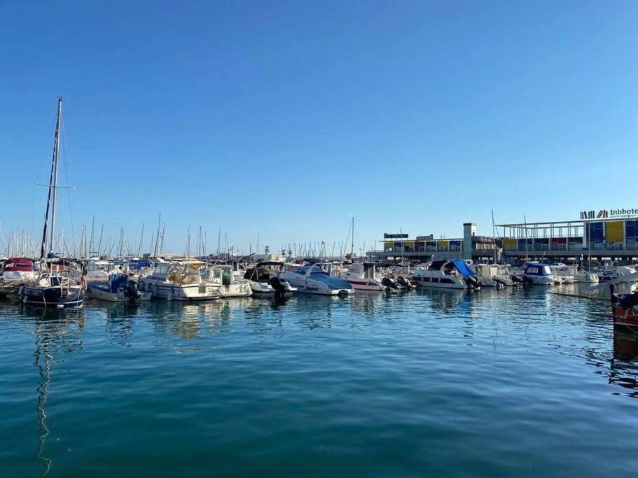 Cunit, Front Line With Sea View Apartment Exterior photo